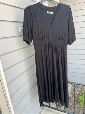 Boden Black V-Neck Midi Dress with Empire Seam Lily Jersey Midi Tea Dress
